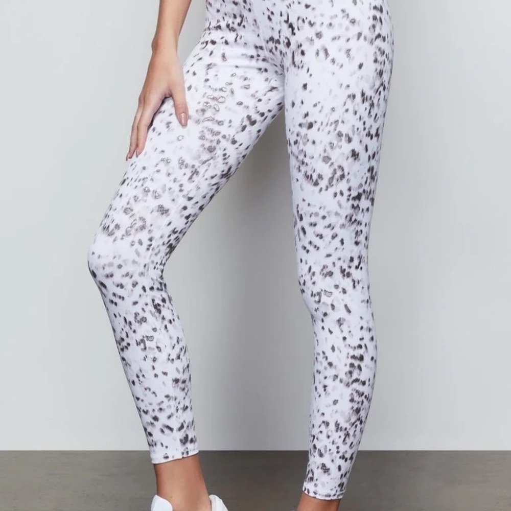 NWOT Good American Women's White and Gray Leopard Print Leggings - 24.75 inseam